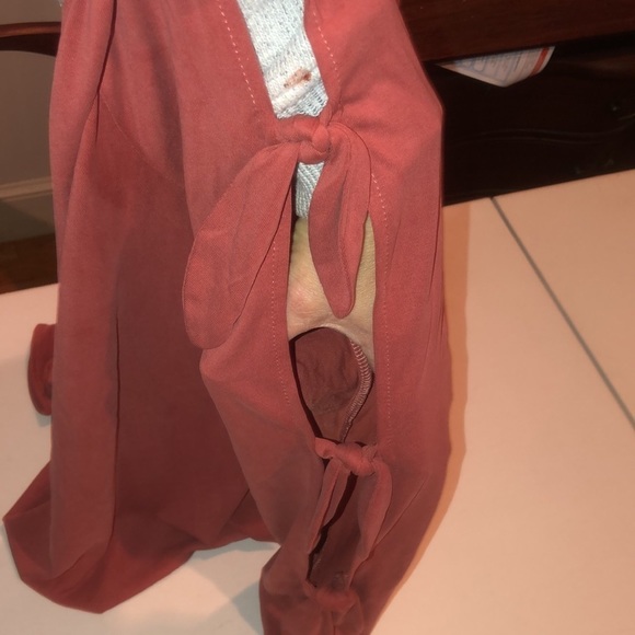 Cable & Gauge size  large dark rose top long open sleeve ties has stretch - Picture 7 of 10